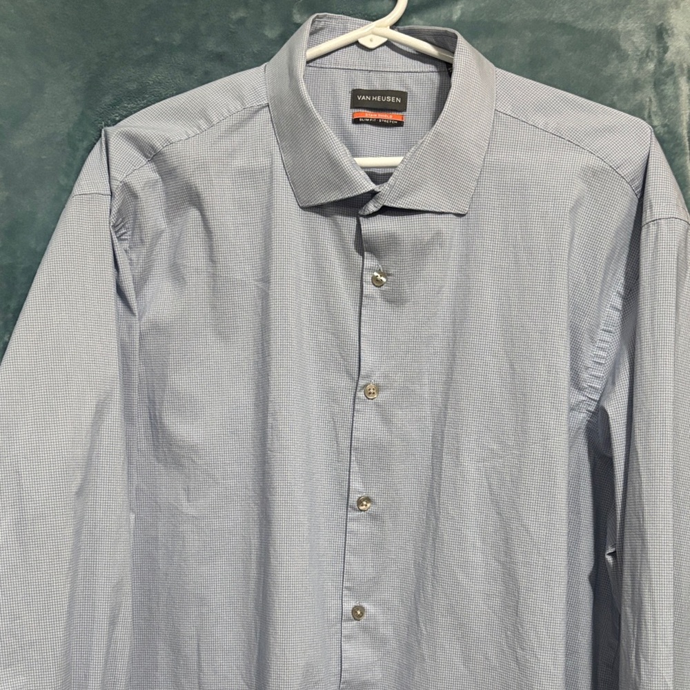Men’s Light blue/white Van Heusen Dress Shirt Stain Shield/Slim Fit/Stretch